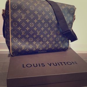 LV Messenger Bag Mens Like New